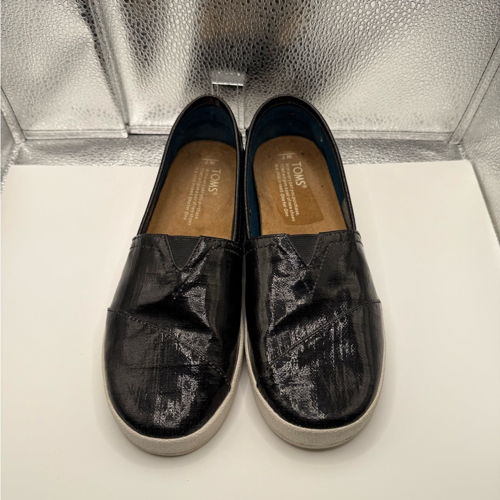 Toms Womens slip on shoes size 7 Casual Preppy‎ Black In Color